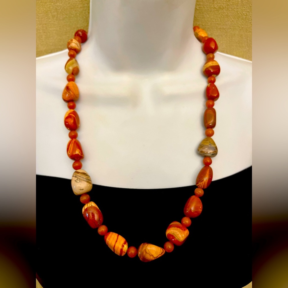 Gorgeous Vintage Hand Made Agate Necklace